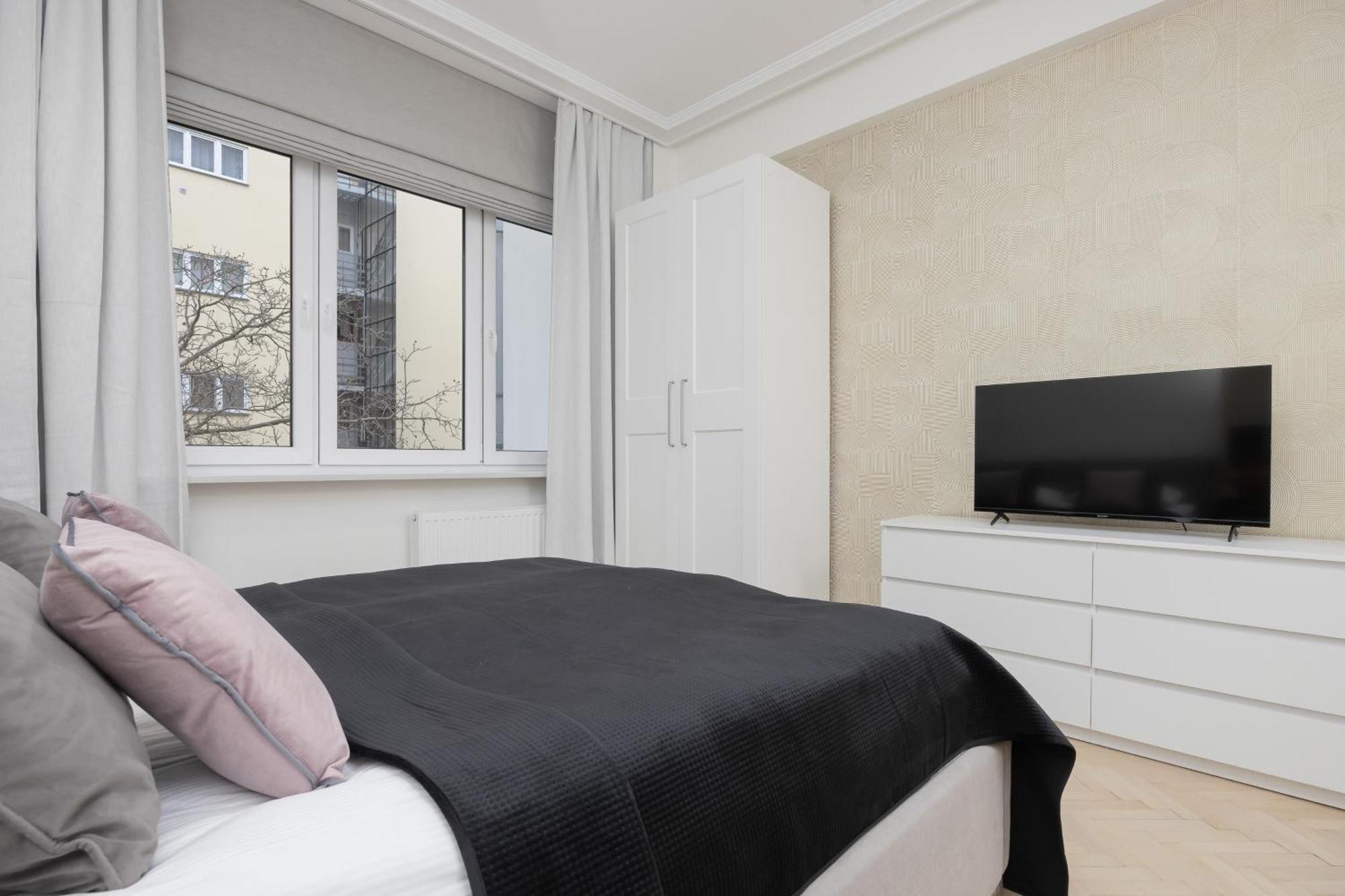 Apartment Modern With Air Conditioning In Close To Three Parks By Renters Prestige